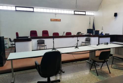Civitanova Marche, rapina nel garage poi tira fuori un coltello e ferisce il proprietario: assolto 25enne