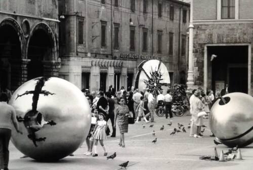 Morte di Pomodoro, il tributo di Pesaro: «Ci lascia un gigante, eredità artistica immensa»